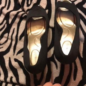 Gently worn peep toe pumps